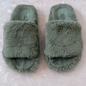 Skims plush slippers truffle